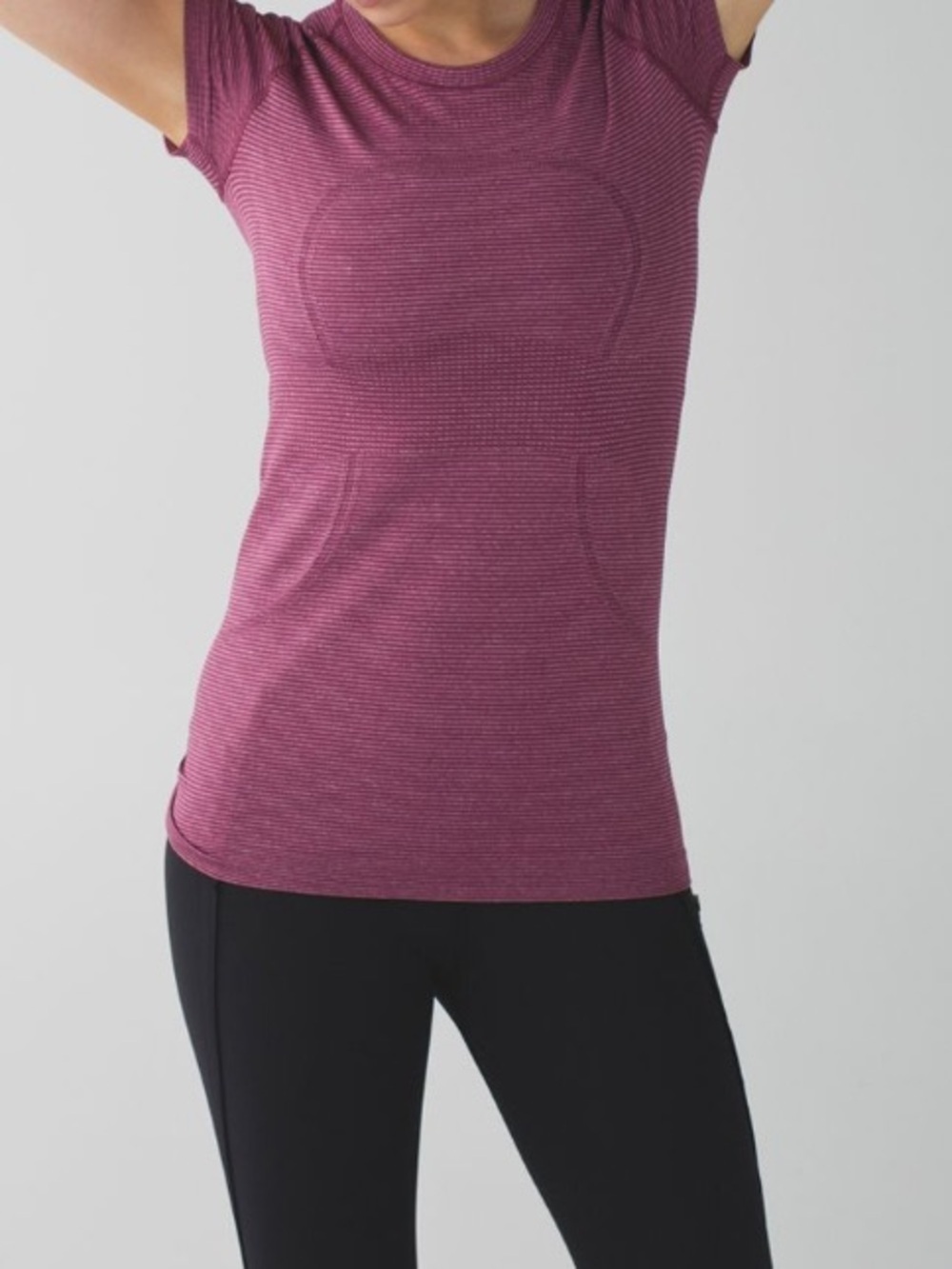 Lululemon Wonen’s Swiftly Tech Short Sleeve Top in Heathered Dashing Purple - Picture 2 of 10